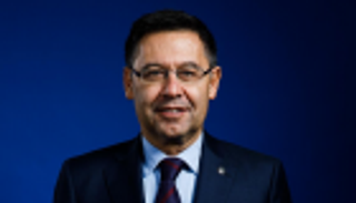 رئيس برشلونة يلمح لحسم صفقته المنتظرة