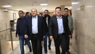 النائبان العرب في الكنيست الإسرائيلي الطيبي وعودة