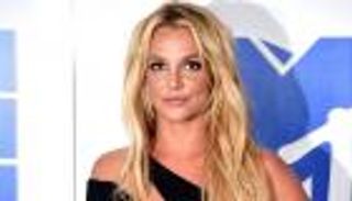 بريتني سبيرز تلغي جولتها الفنية وتدخل مصحة نفسية حزناً على والدها