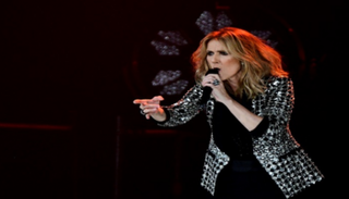 المغنية العالمية سيلين ديون