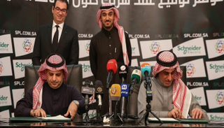 مسلي آل معمر رئيس رابطة الدوري المحترفين 
