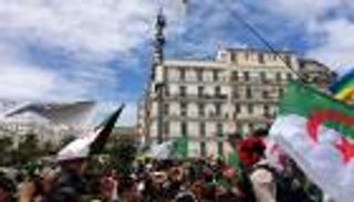 بالصور.. آلاف المتظاهرين الجزائريين في جمعة "ضد الباءات الثلاث"