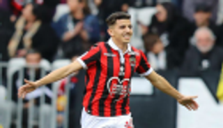 الجزائري عطال يتوج بجائزة الأفضل في نيس للمرة الرابعة