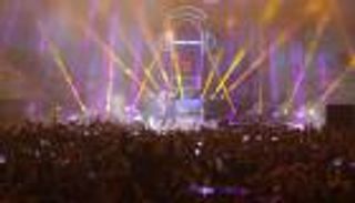 بالصور.. ٨ استعراضات غنائية لتامر حسني في القاهرة