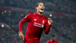 أسطورة مانشستر يونايتد يرشح صخرة ليفربول لجائزة لاعب العام