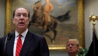  الرئيس الأمريكي ترامب وديفيد مالباس - رويترز