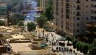 الشرطة السودانية تفرق معتصمين بمحيط قيادة الجيش باستخدام الغاز