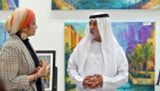 نهيان بن مبارك يزور معرض "فنون العالم دبي"
