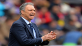 مدرب إشبيلية يعلن إصابته بسرطان الدم