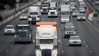 فيات كرايسلر ستدفع مئات الملايين لتسلا لتفادي غرامة الانبعاثات