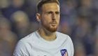 أتلتيكو مدريد يؤمن بقاء أوبلاك