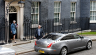 تيريزا ماي تسعى لكسب تأييد باريس وبرلين حول إرجاء بريكست