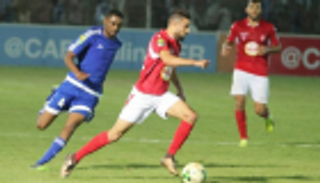 فيديو.. إصابة قوية للاعب الهلال في مباراة النجم الساحلي