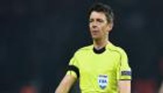 صافرة إيطالية تدير مباراة مانشستر يونايتد وبرشلونة بدوري الأبطال