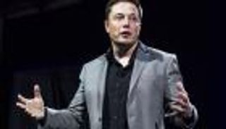 هوس تويتر يعصف بالمركز المالي لأكبر شركة سيارات كهربائية في العالم