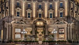 مقهى ستاربكس ميلان