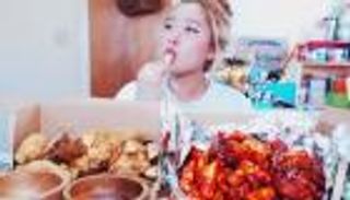 تناول الطعام على يوتيوب يدر الملايين.. أهلا "موكبانج"