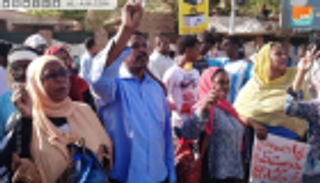 الشرطة السودانية توجه قواتها بعدم التعرض للمحتجين السلميين