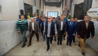 رئيس الكاف في زيارة لاستاد القاهرة