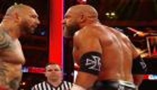 تريبل إتش يدفع باتيستا لاعتزال المصارعة