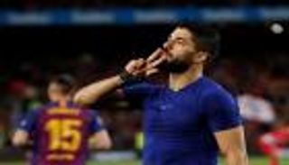 سواريز ينتظر تحرك إدارة برشلونة