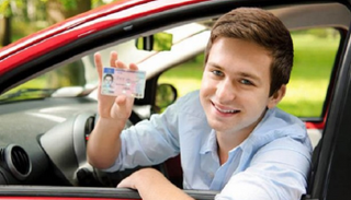 700 ألف فرنسي يقودون سياراتهم دون رخصة - صورة أرشيفية