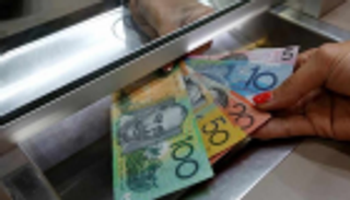 ارتفاع النفط ينعش العملات المرتبطة بالسلع