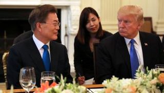 رئيس كوريا الجنوبية ونظيره الأمريكي - أرشيفية