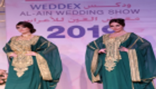 بالصور.. منى المنصوري تبهر حضور "عروس العين" بفساتين الحناء