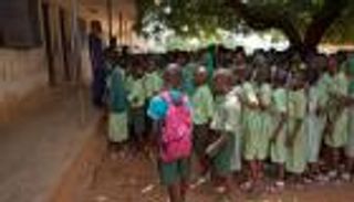 بالصور.. "البامية" تحول مدينة نيجيرية إلى "عاصمة التوائم في العالم"