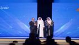 الفائز بجائزة حمدان بن راشد الطبية يتبرّع بقيمتها لمرضى التنسّج العضلي