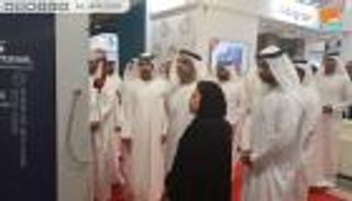 بالصور.. سيف بن زايد يفتتح معرض "سيملس" في دبي