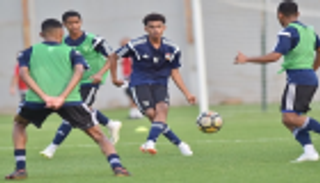 الأبيض الشاب يواجه شقيقه السعودي في وديتين بالدمام