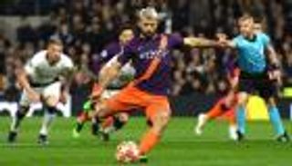 جماهير مانشستر سيتي تهاجم حكم توتنهام بسبب ركلة جزاء أجويرو