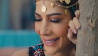 مشهد من كليب "بنت أكابر" للمطربة أصالة