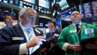 موسم نتائج الشركات يضعف مكاسب وول ستريت عند الفتح