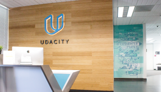 "يوداستي" منصة تعليم أمريكية عبر الإنترنت 