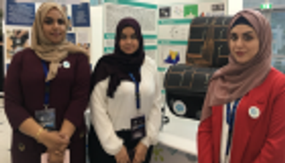 بالصور.. طالبات من جامعة أبوظبي يبتكرن كرسيا ذكيا لتخفيف آلام الظهر