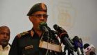 الجيش السوداني يعلن عزل البشير واحتجازه وتعطيل الدستور وتشكيل مجلس عسكري انتقالي