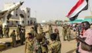 قوات من الجيش السوداني تحاصر منازل أشقاء البشير بالخرطوم