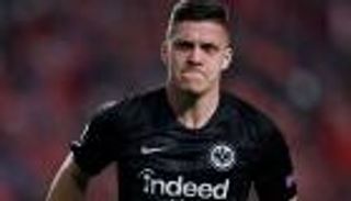 مانشستر سيتي راقب نجم أينتراخت أمام بنفيكا