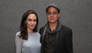 "صن": أنجلينا جولي تريد العودة لبراد بيت