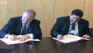 جانب من توقيع مذكرة النويا بين إبراهيم الفريح والويس زوينجي