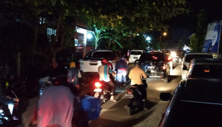 السكان يتجهون إلى المناطق المرتفعة خشية حدوث موجة تسونامي