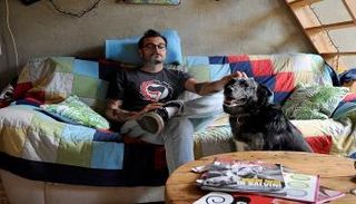 السكان يستولون على منازل خالية بالبندقية احتجاجا على ارتفاع الإيجارات