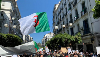 مظاهرات في الجزائر مطالبة بتغيير كل نظام بوتفليقة
