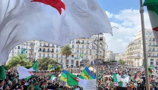 المتظاهرون يرفضون بقاء رموز نظام بوتفليقة بالمرحلة الانتقالية