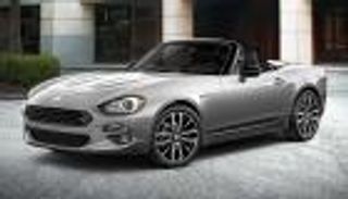 بالصور.. فيات تطرح نسخة خاصة من طراز 124 Spider الرياضي بمعرض دولي