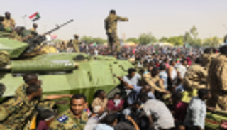 الأسبوع في صور.. السودان يعزل البشير ومؤسس ويكيليكس قيد الاعتقال