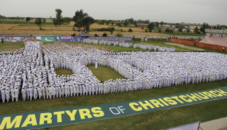 لوحة بشرية كونها الآلاف في باكستان تضامنا مع شهداء كرايستشرتش